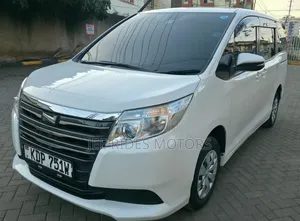Toyota Noah 2017 Ivory