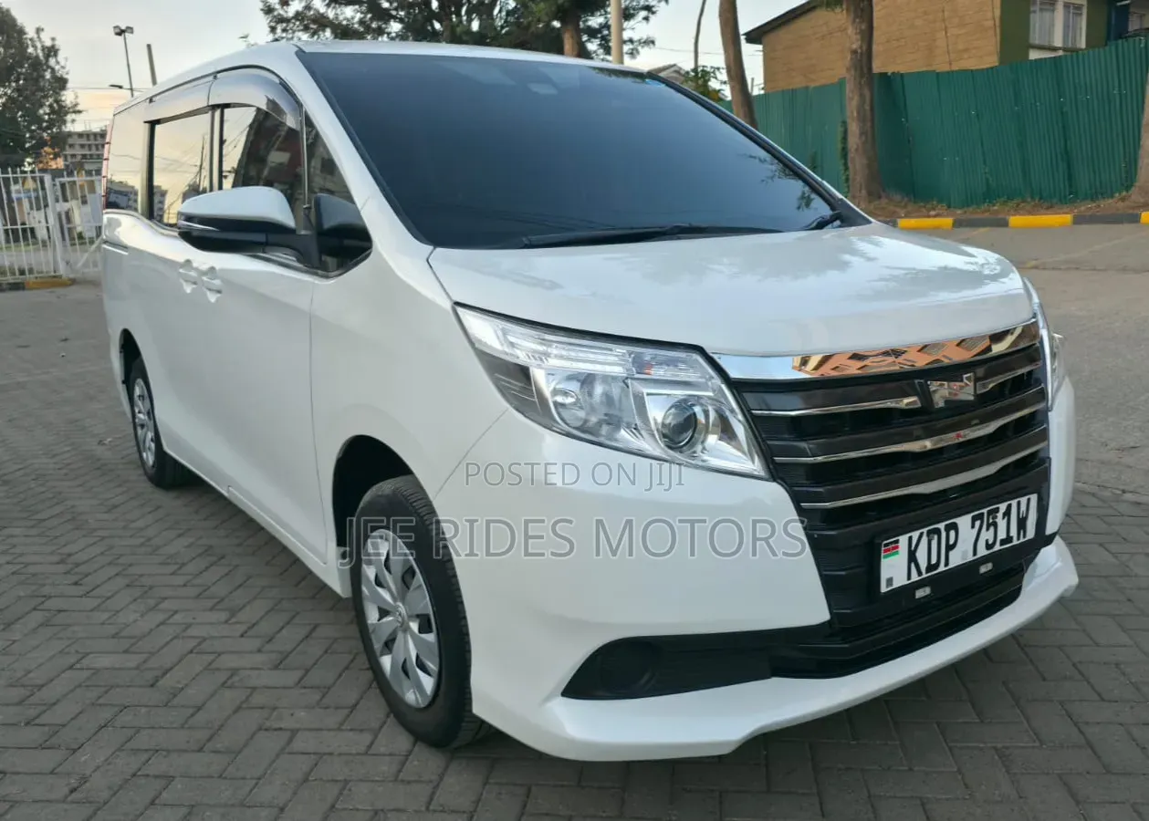 Toyota Noah 2017 Ivory