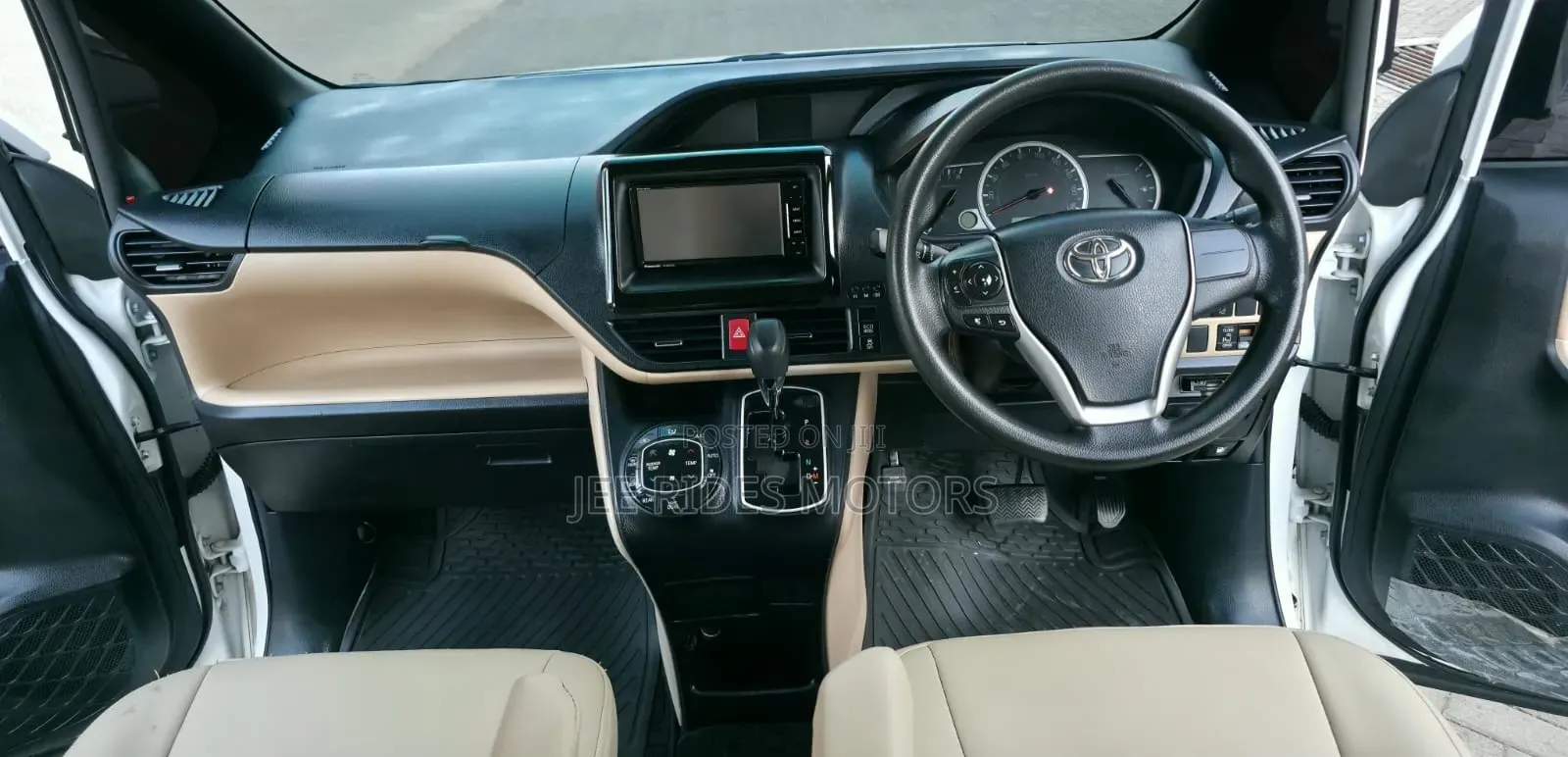 Toyota Noah 2017 Ivory