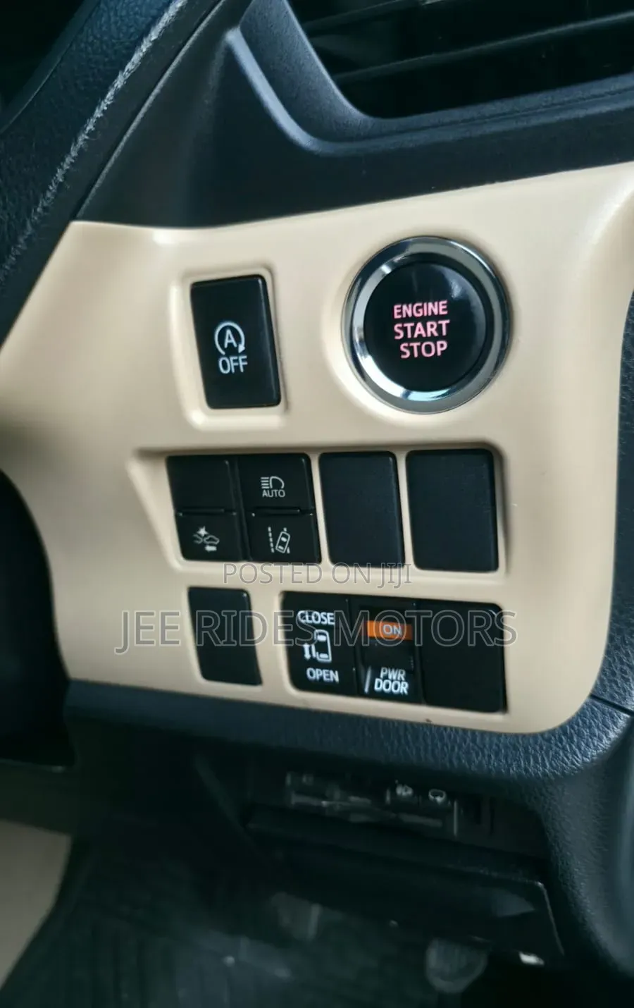 Toyota Noah 2017 Ivory