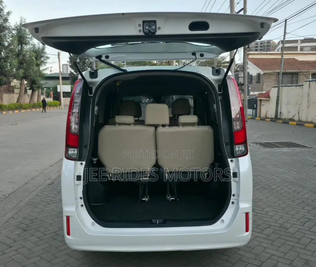 Toyota Noah 2017 Ivory
