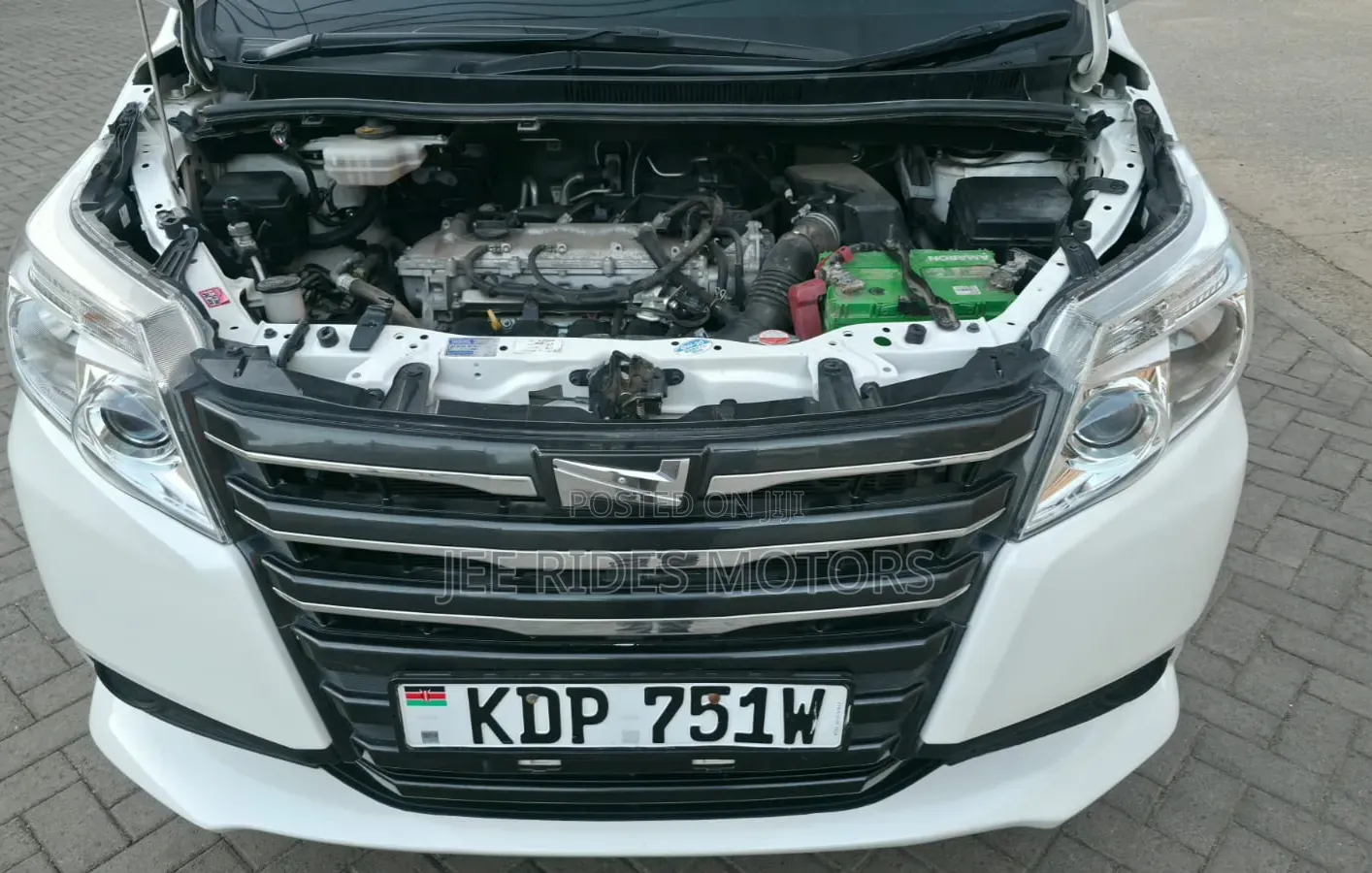 Toyota Noah 2017 Ivory