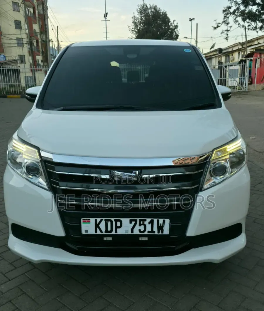 Toyota Noah 2017 Ivory