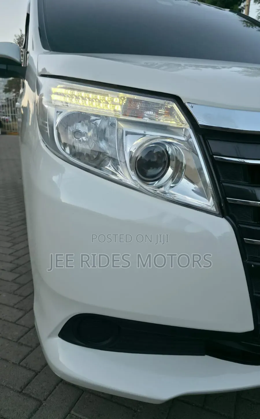 Toyota Noah 2017 Ivory