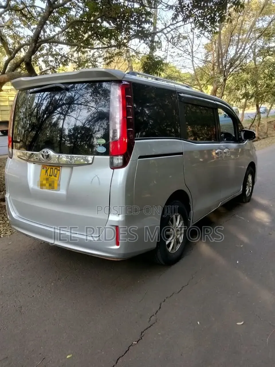Toyota Noah 2016 Silver