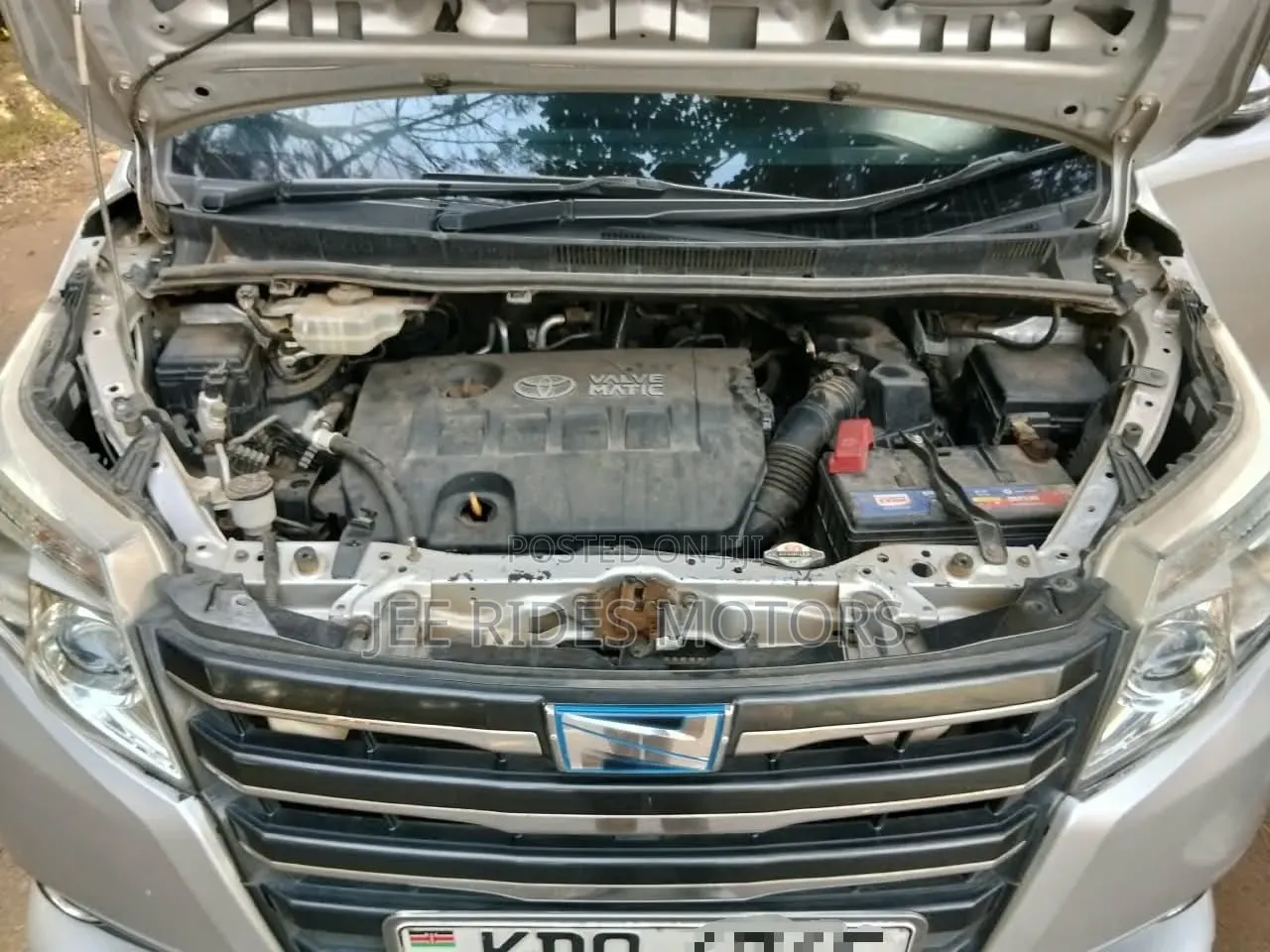 Toyota Noah 2016 Silver