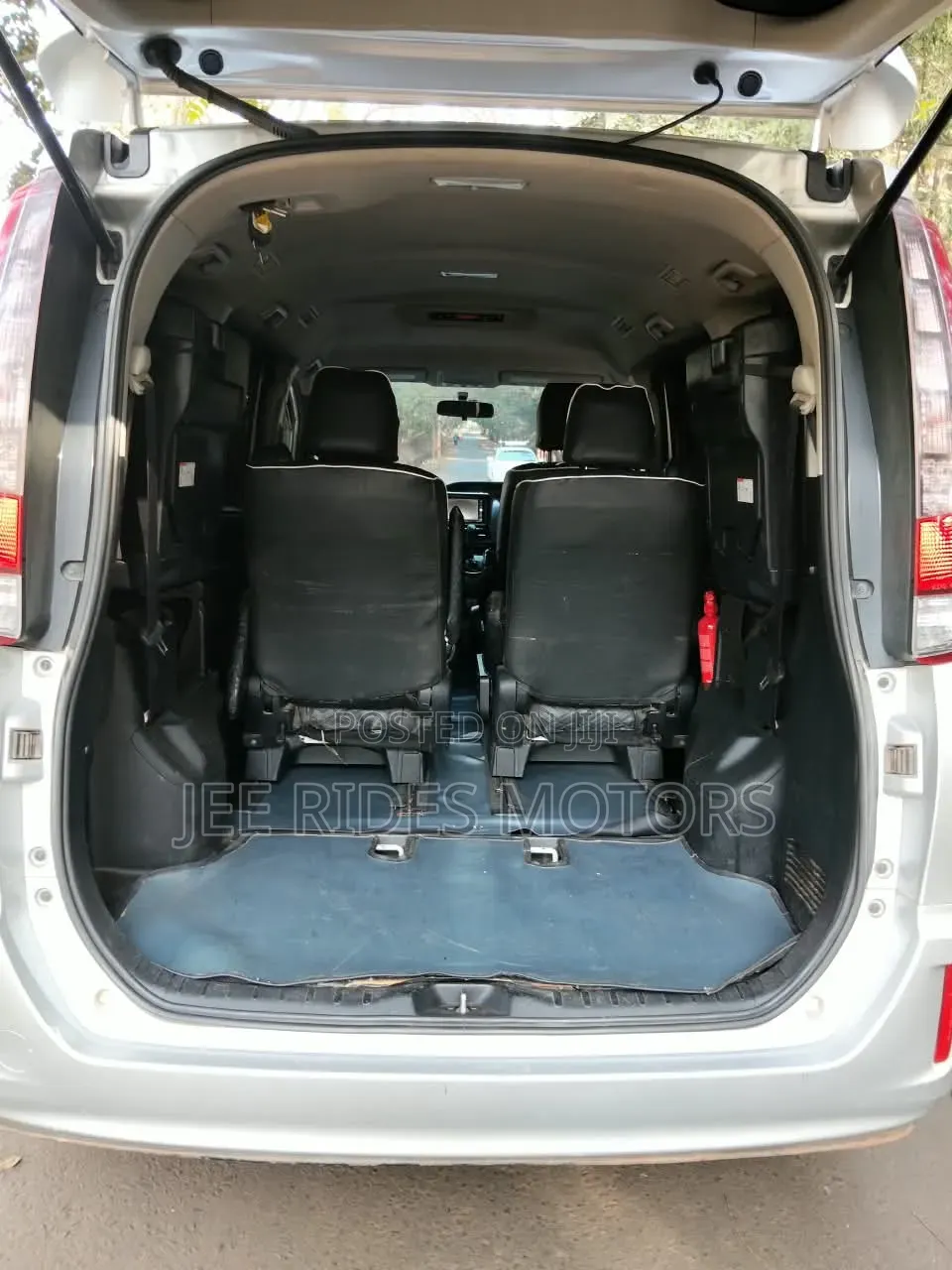 Toyota Noah 2016 Silver