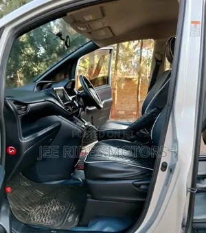 Toyota Noah 2016 Silver