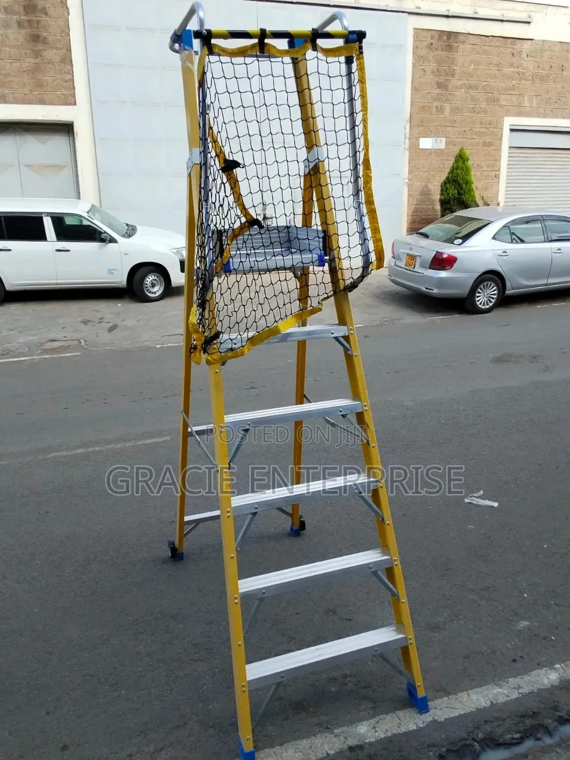 Heavy-Duty Fibreglass Platform Ladder