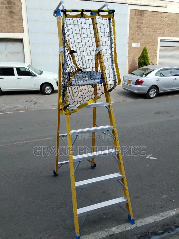 Heavy-Duty Fibreglass Platform Ladder - thumbnail 3