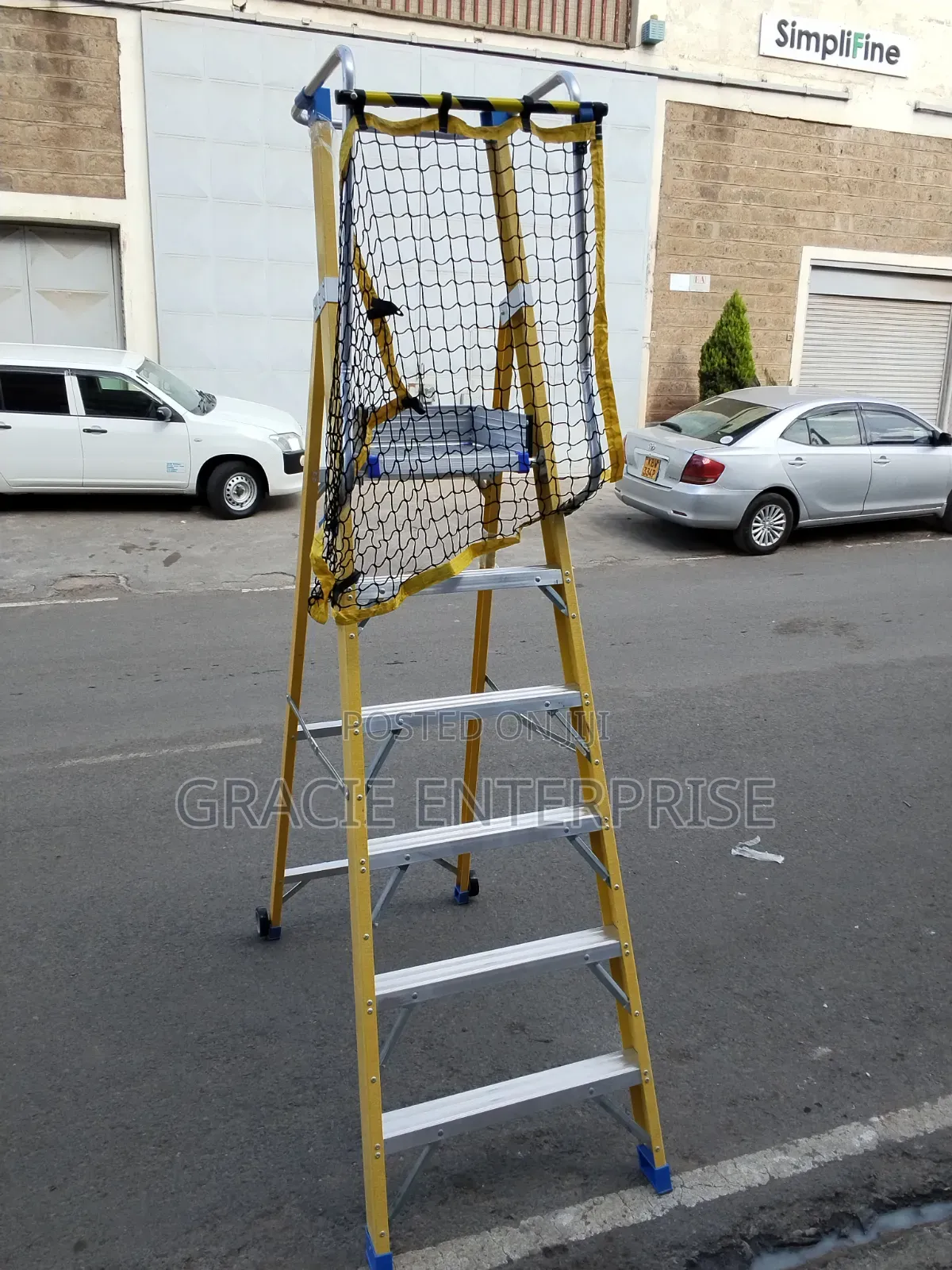 Safe and Durable Fiberglass Podium Ladder
