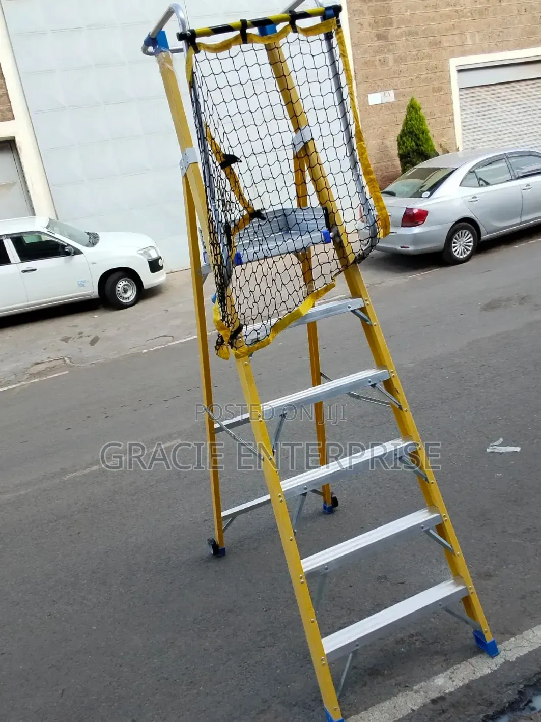 Safe and Durable Fiberglass Podium Ladder