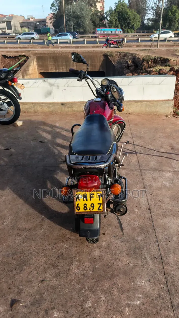 TVS HLX 125 2024 Red