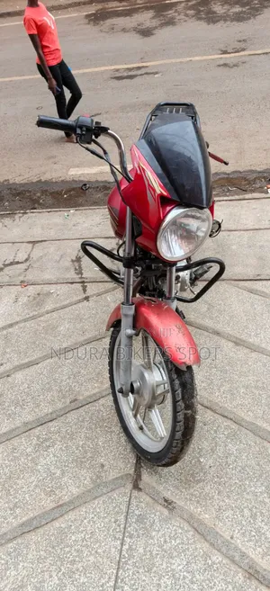 TVS HLX 125 2024 Red