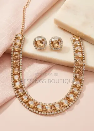 Antiquity Choker &Atuds Suite