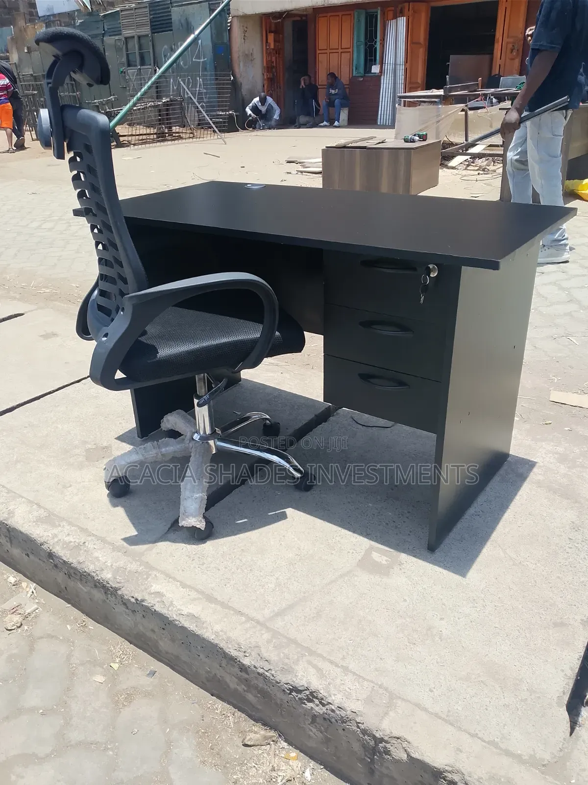 Desk and Headrest Swivel Seat