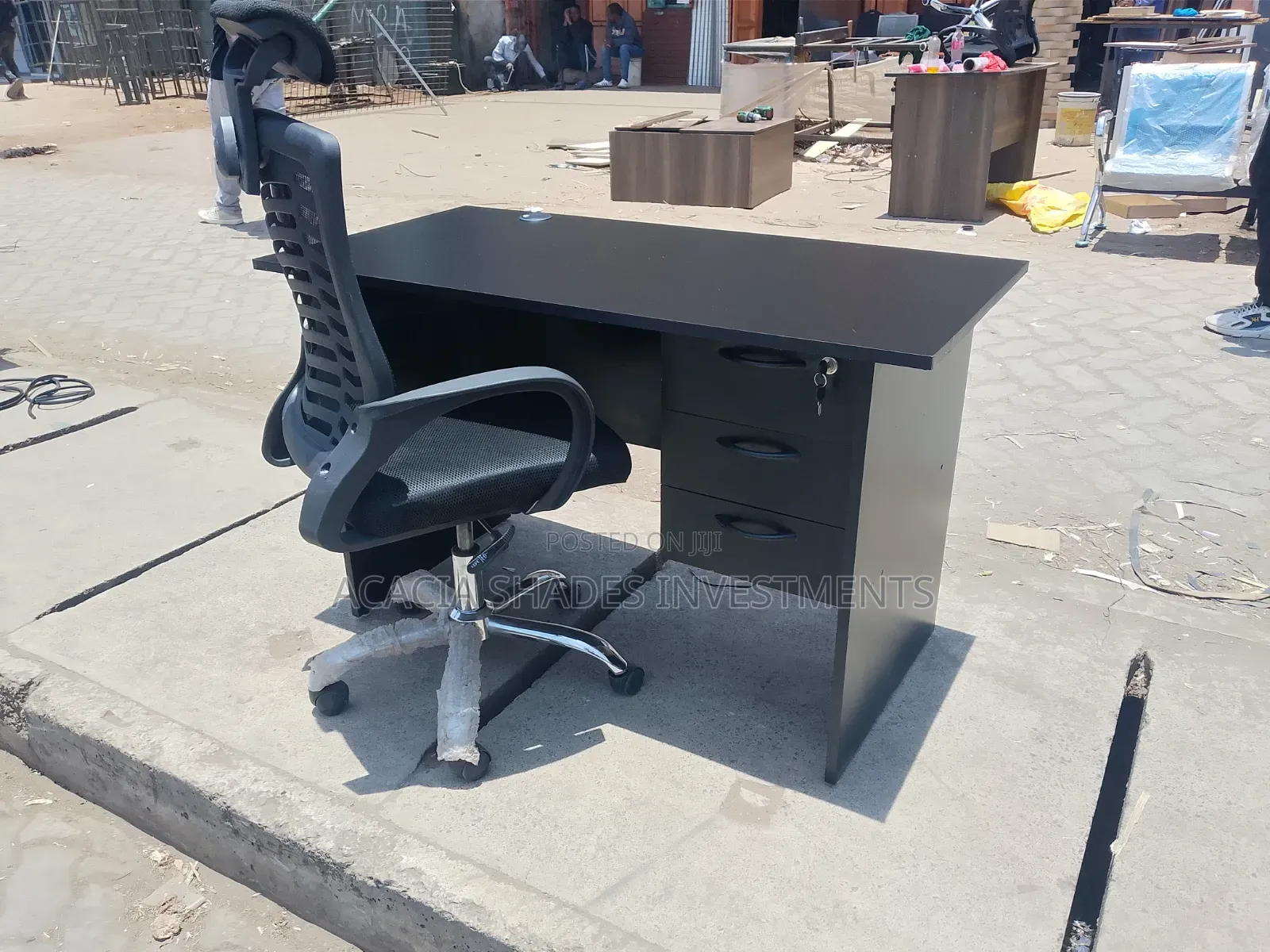 Desk and Headrest Swivel Seat