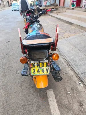 Bajaj Boxer 150 UG 2019 Gold
