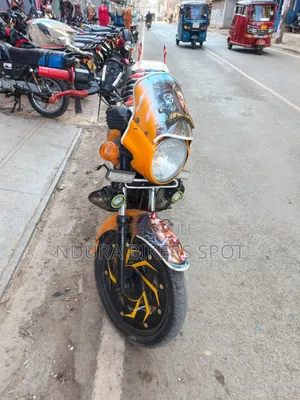 Bajaj Boxer 150 UG 2019 Gold