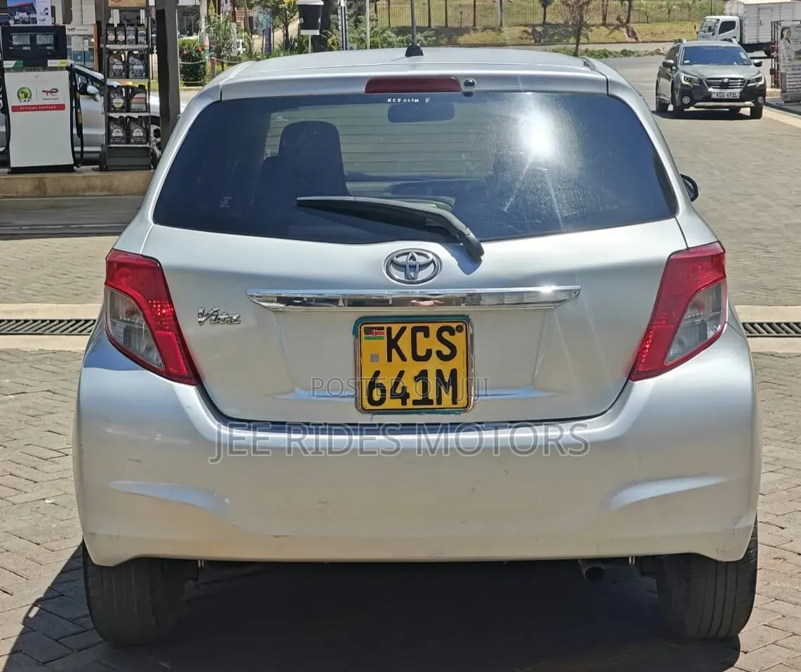 Toyota Vitz 2012 Ivory