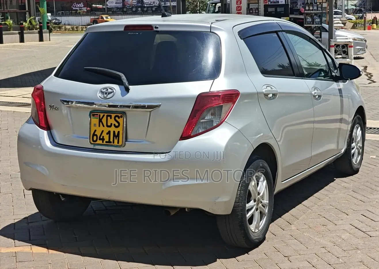 Toyota Vitz 2012 Ivory