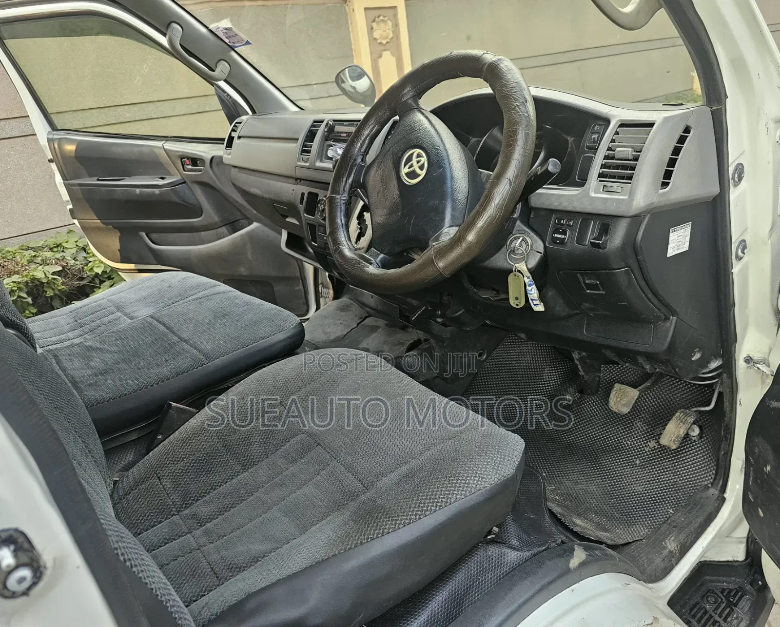 Toyota HiAce 2012 White