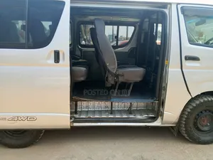 Toyota HiAce 2013 Silver