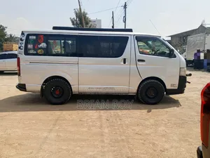 Toyota HiAce 2013 Silver