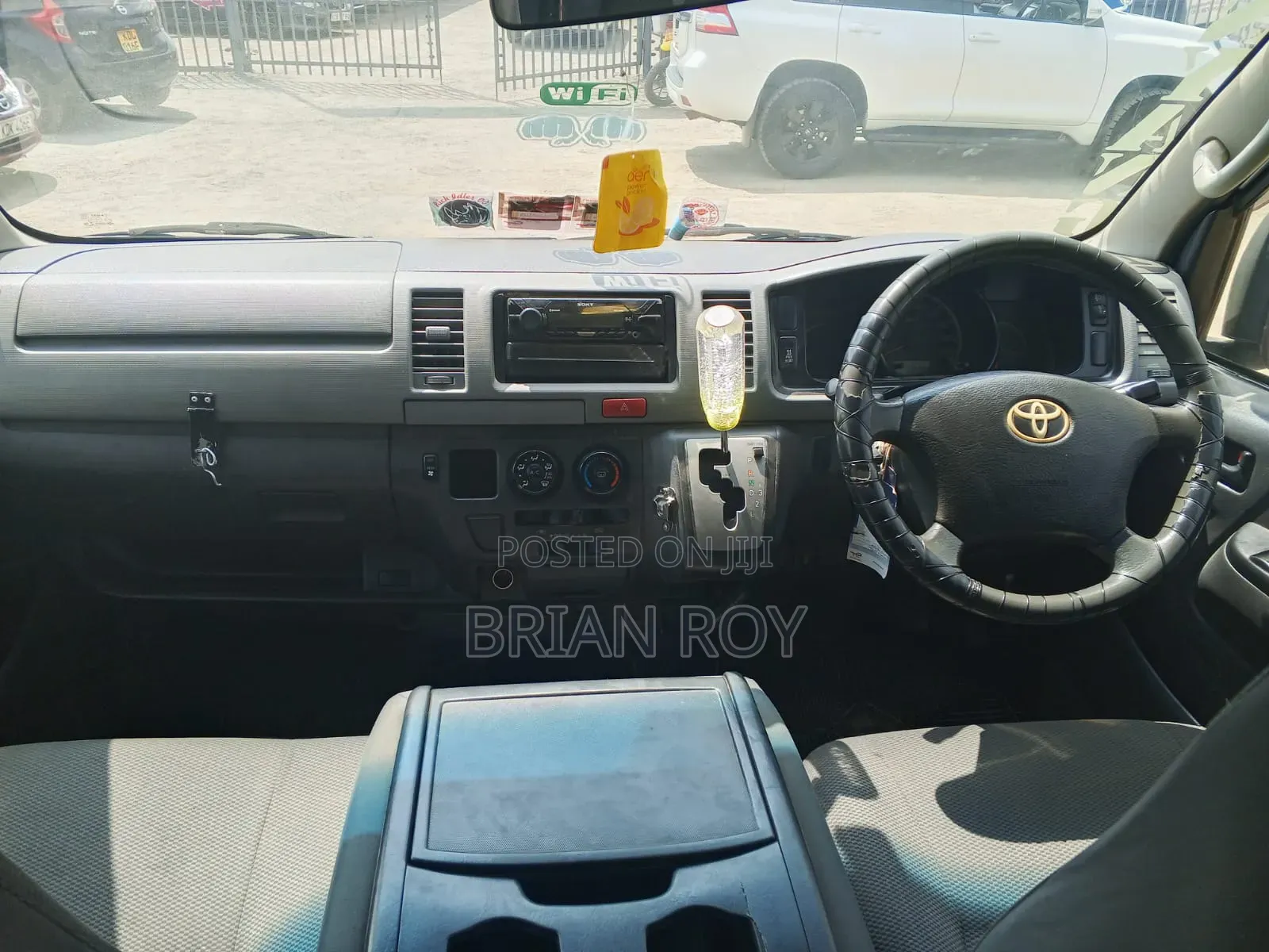Toyota HiAce 2013 Silver
