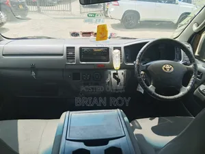 Toyota HiAce 2013 Silver