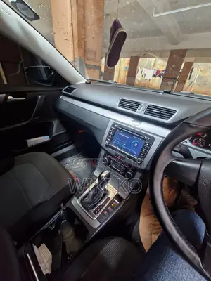 Volkswagen Passat 2011 Silver