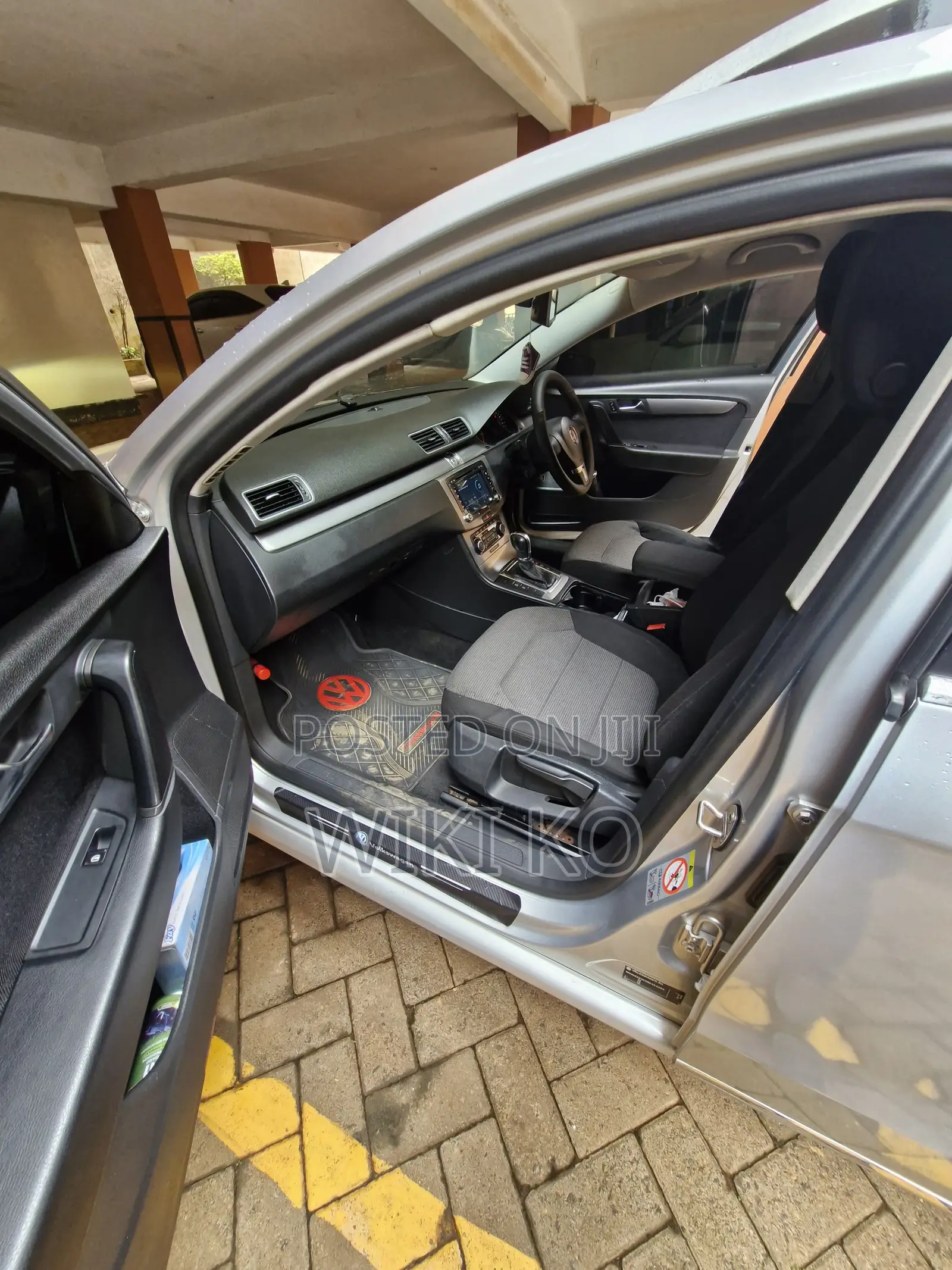Volkswagen Passat 2011 Silver
