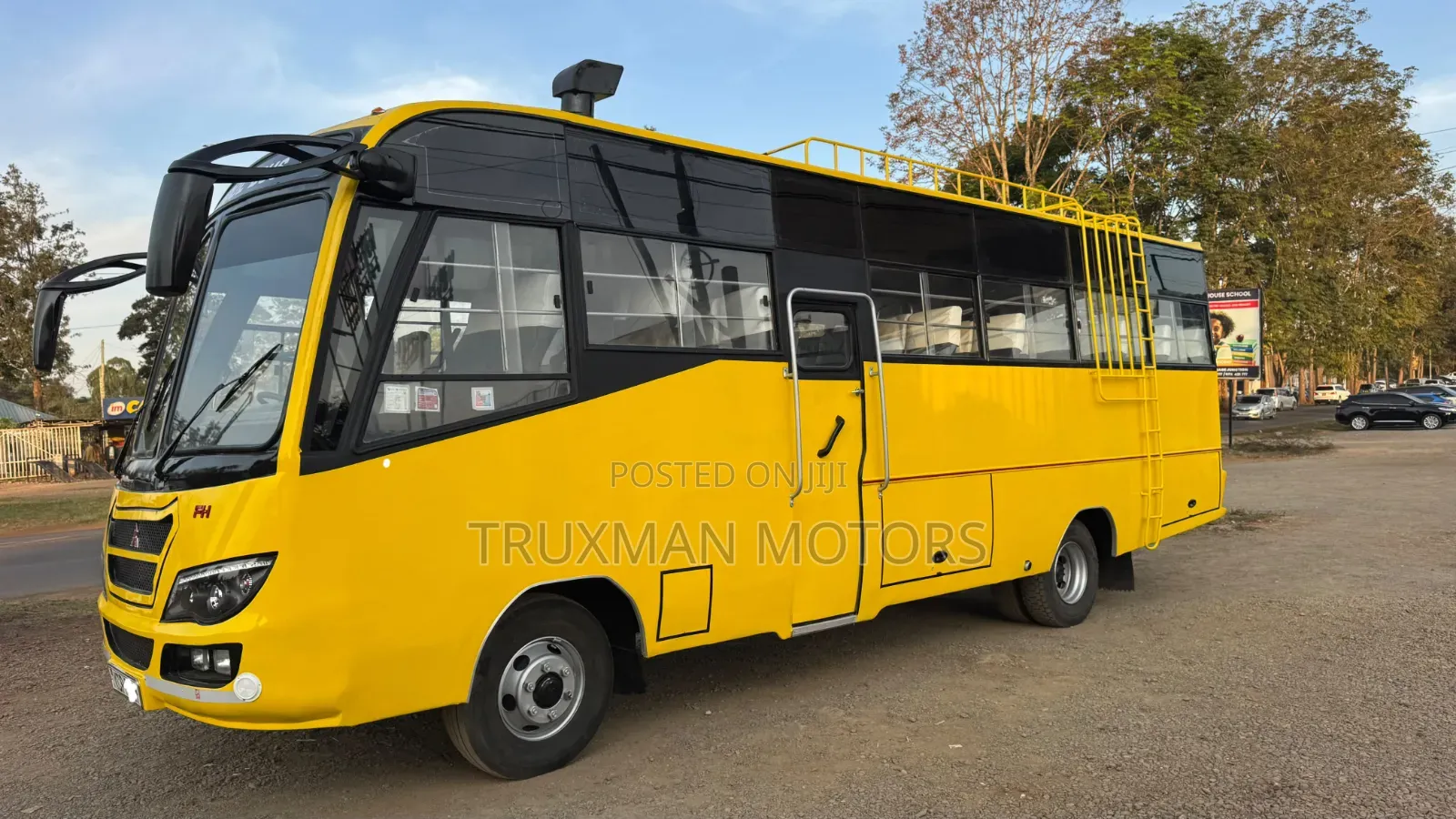Mitsubishi Fuso Aero Bus 2014 Yellow