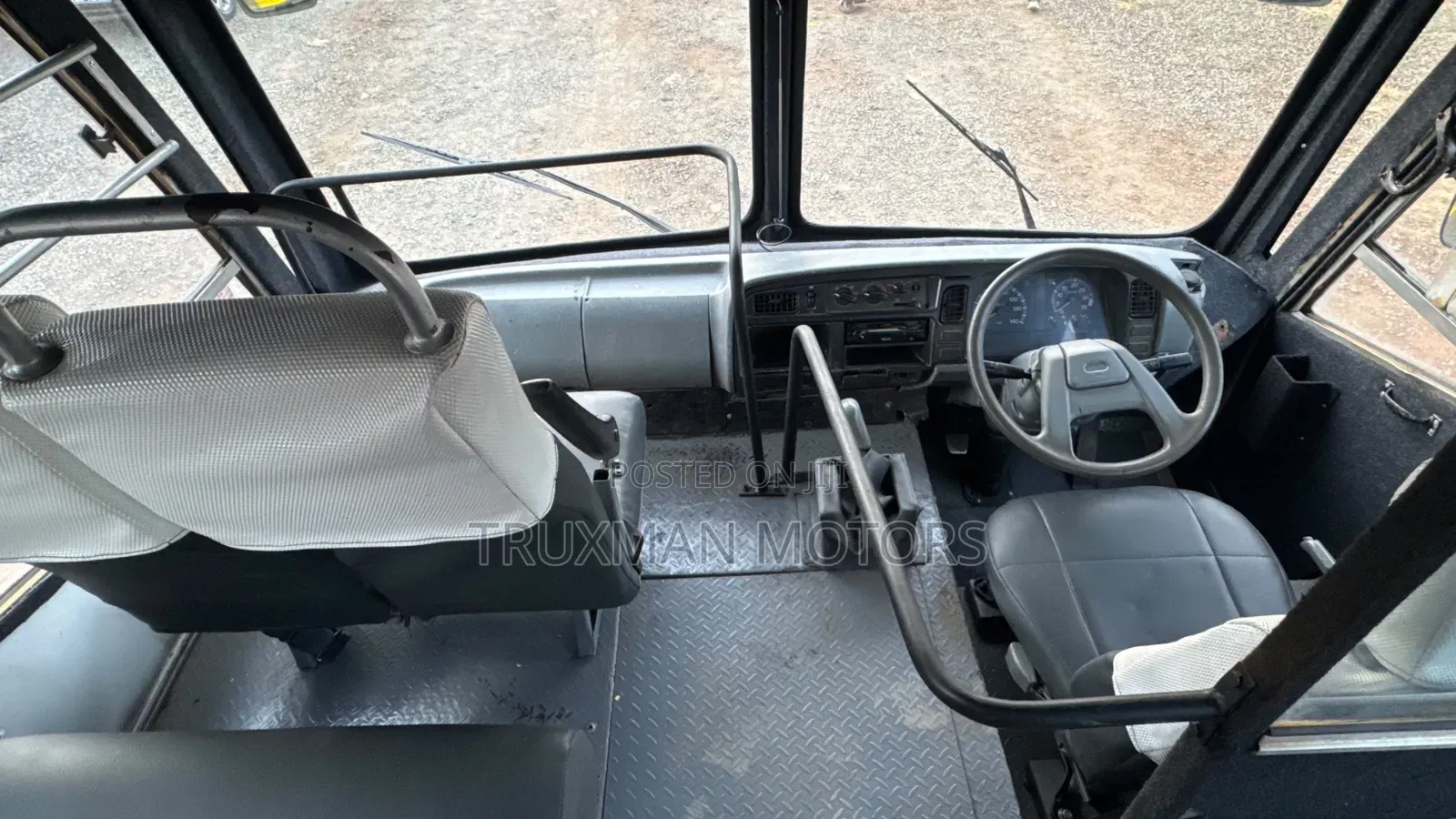 Mitsubishi Fuso Aero Bus 2014 Yellow