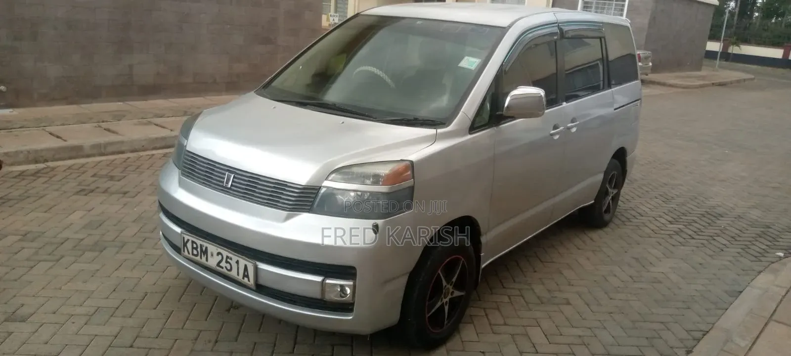 Toyota HiAce 2013 Silver