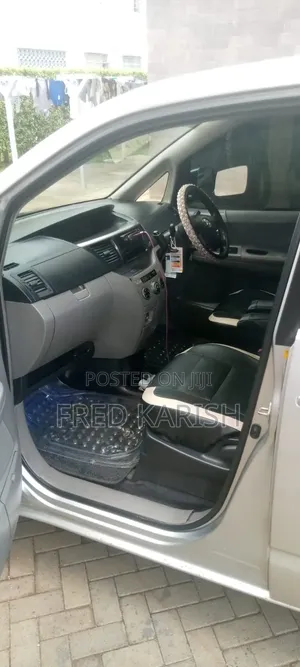 Toyota HiAce 2013 Silver