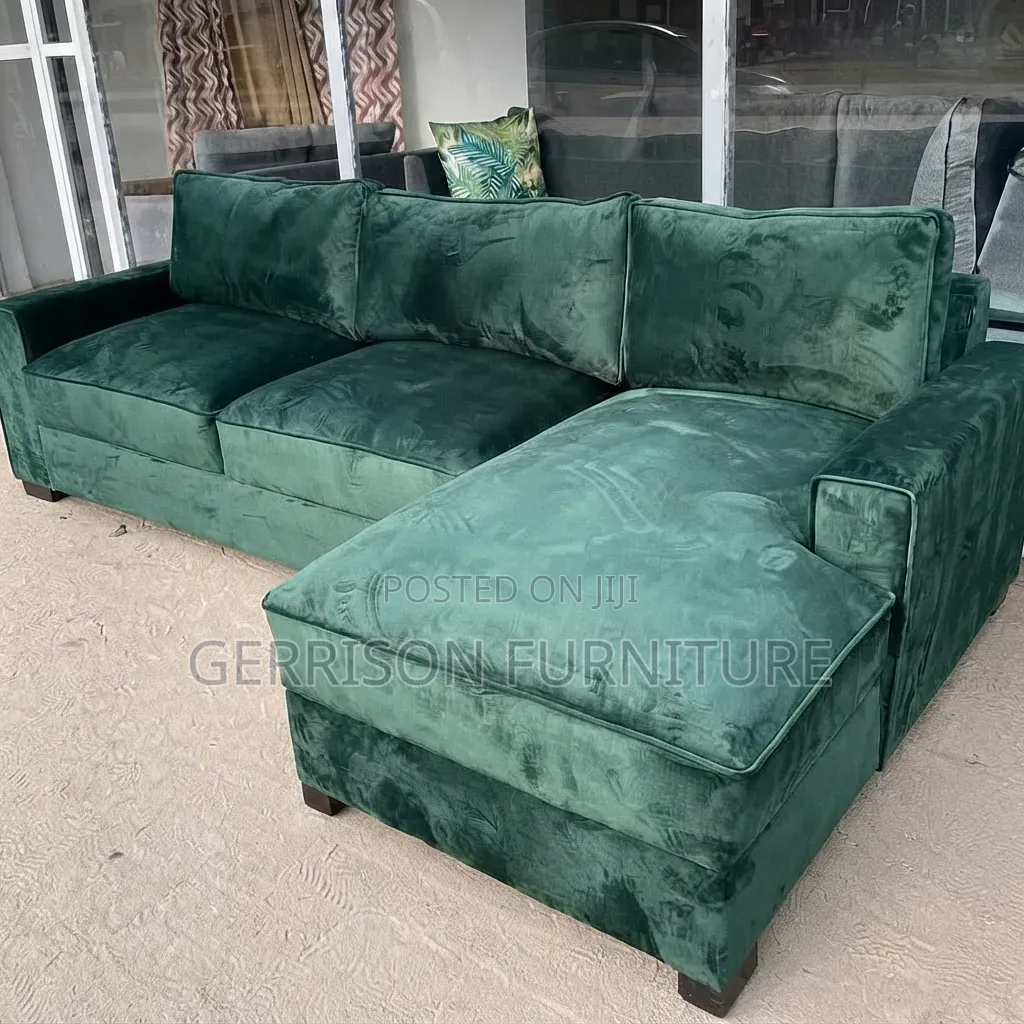 Modern L-Shaped Corner Sofa With Extended Chaise Lounge