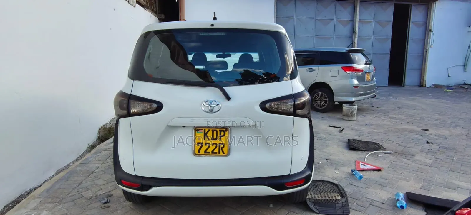 Toyota Sienta 2017 White