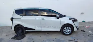 Toyota Sienta 2017 White