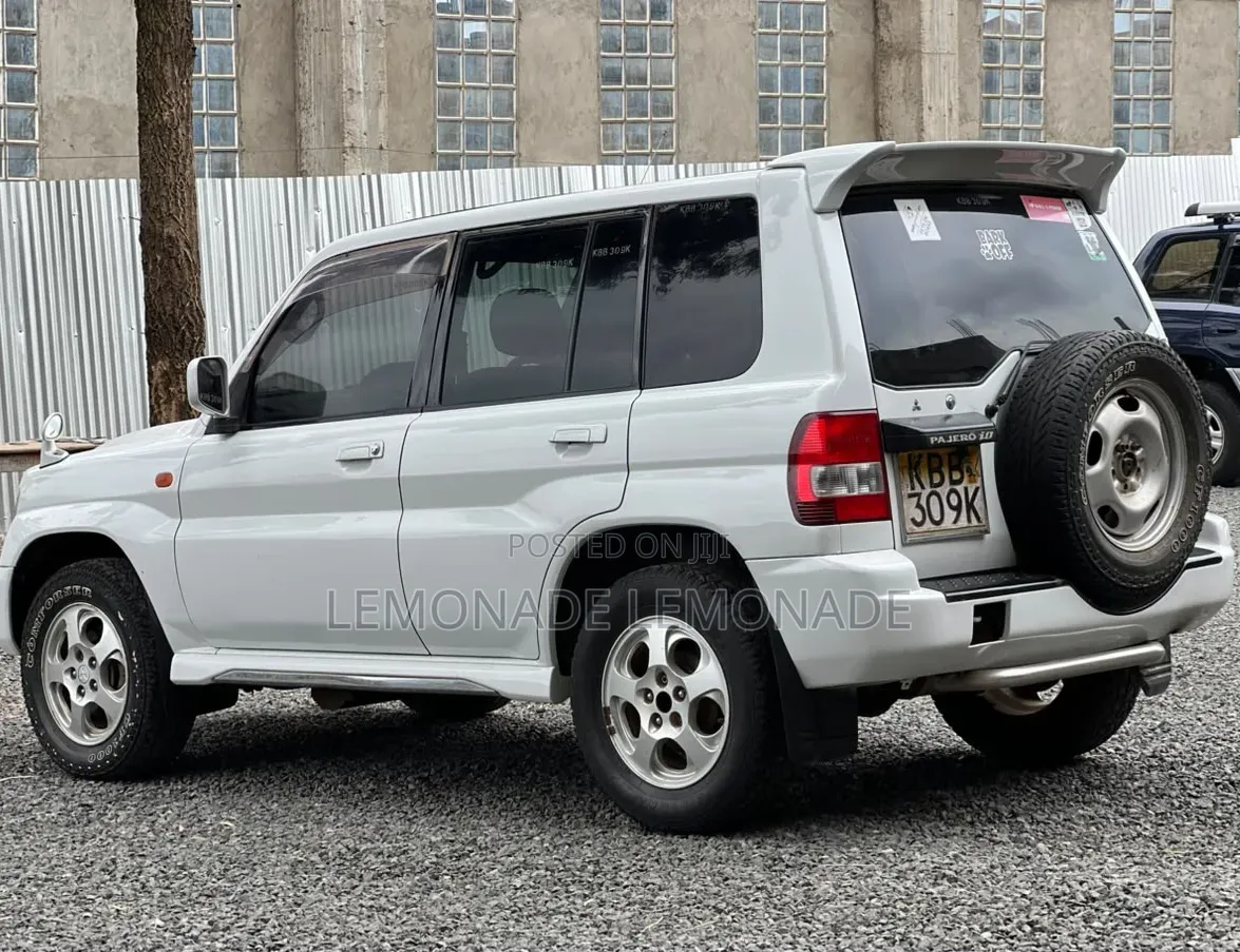 Mitsubishi Pajero IO 2000 White