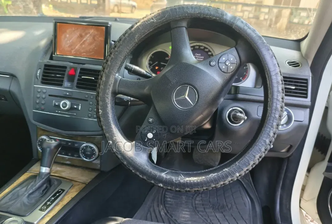 Mercedes-Benz C200 2011 White