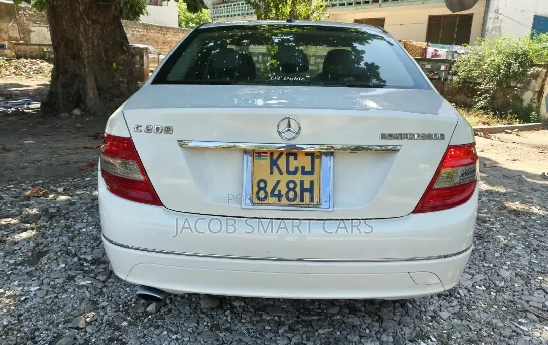 Mercedes-Benz C200 2011 White