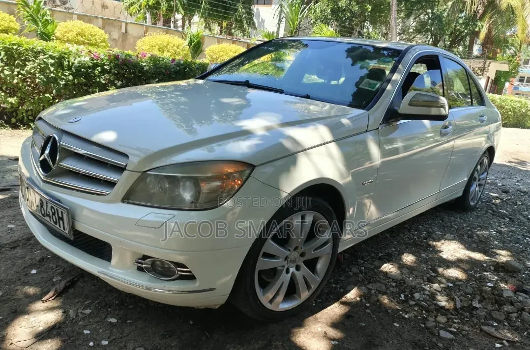 Mercedes-Benz C200 2011 White
