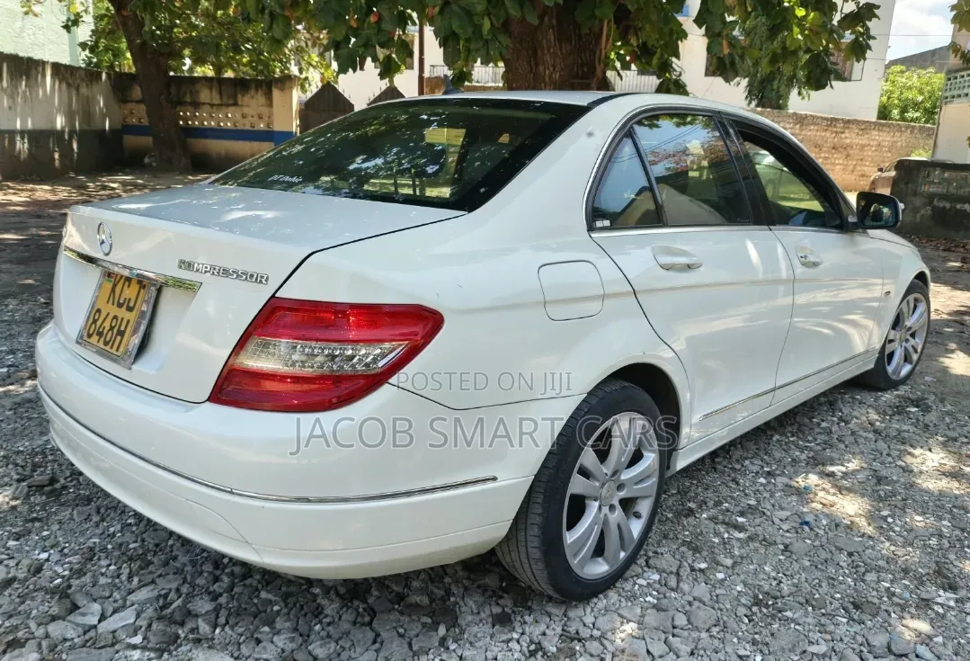 Mercedes-Benz C200 2011 White