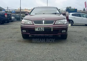 Nissan Bluebird 2002 Maroon