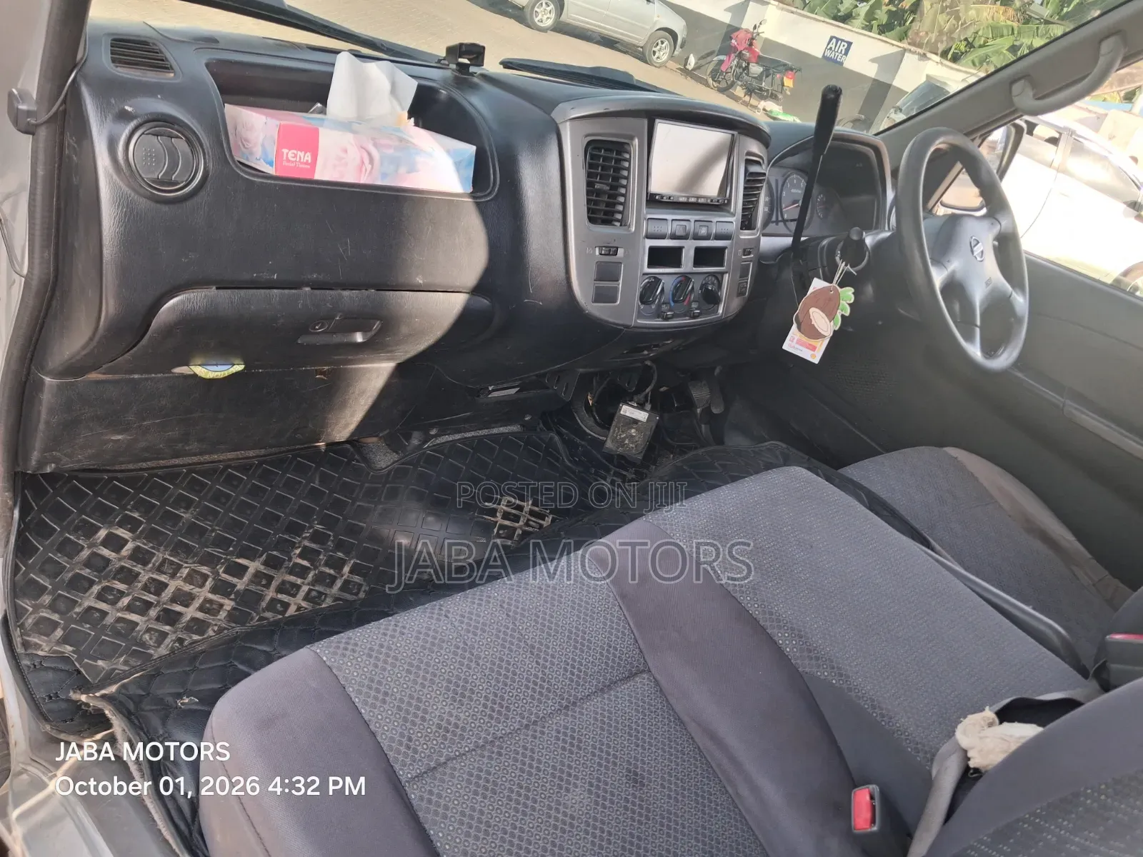 Nissan Caravan (Urvan) 2012 Silver