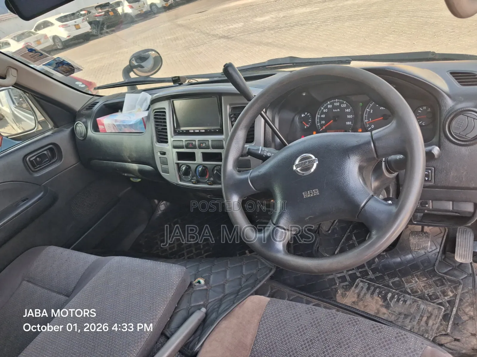 Nissan Caravan (Urvan) 2012 Silver