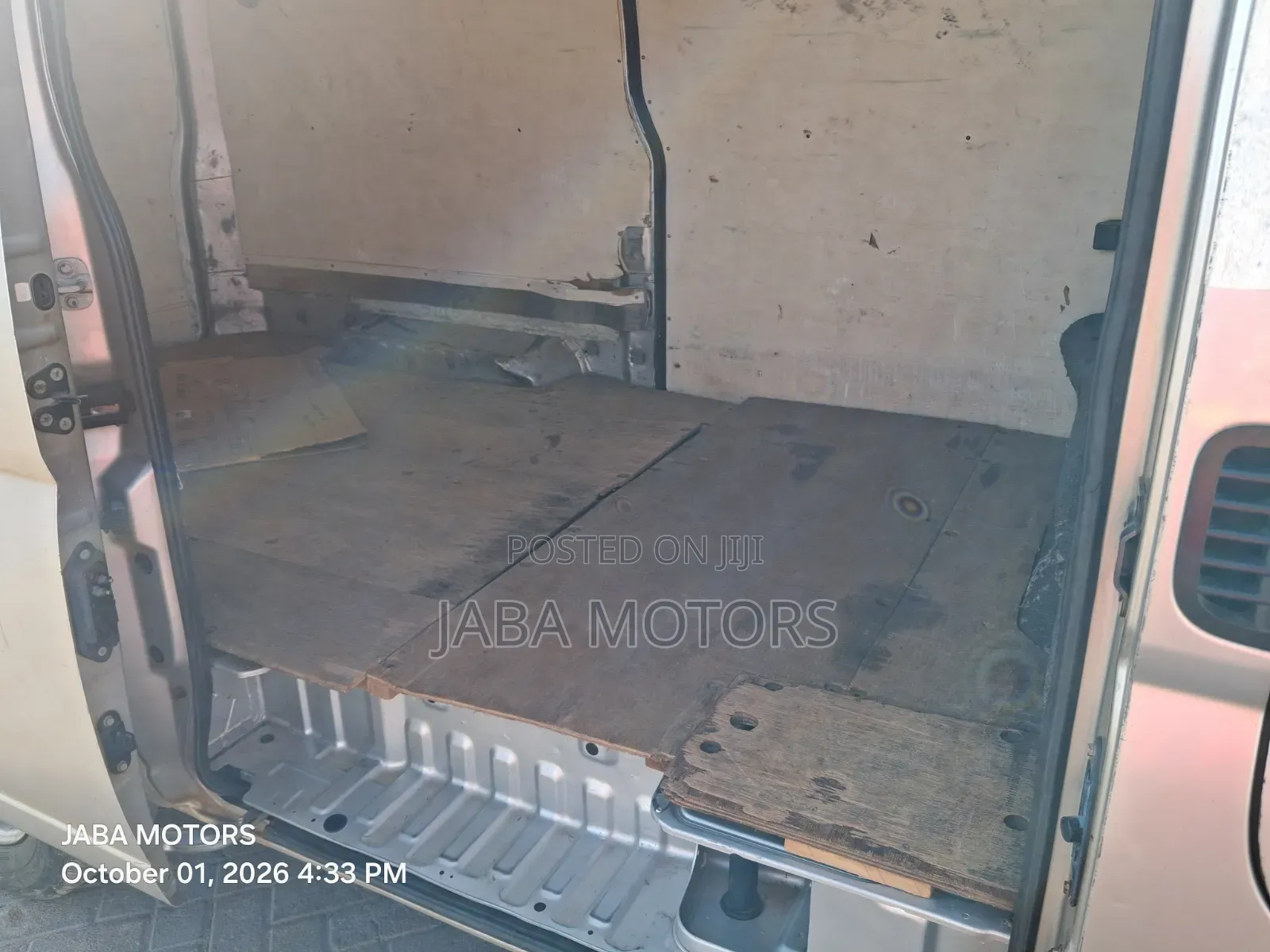 Nissan Caravan (Urvan) 2012 Silver