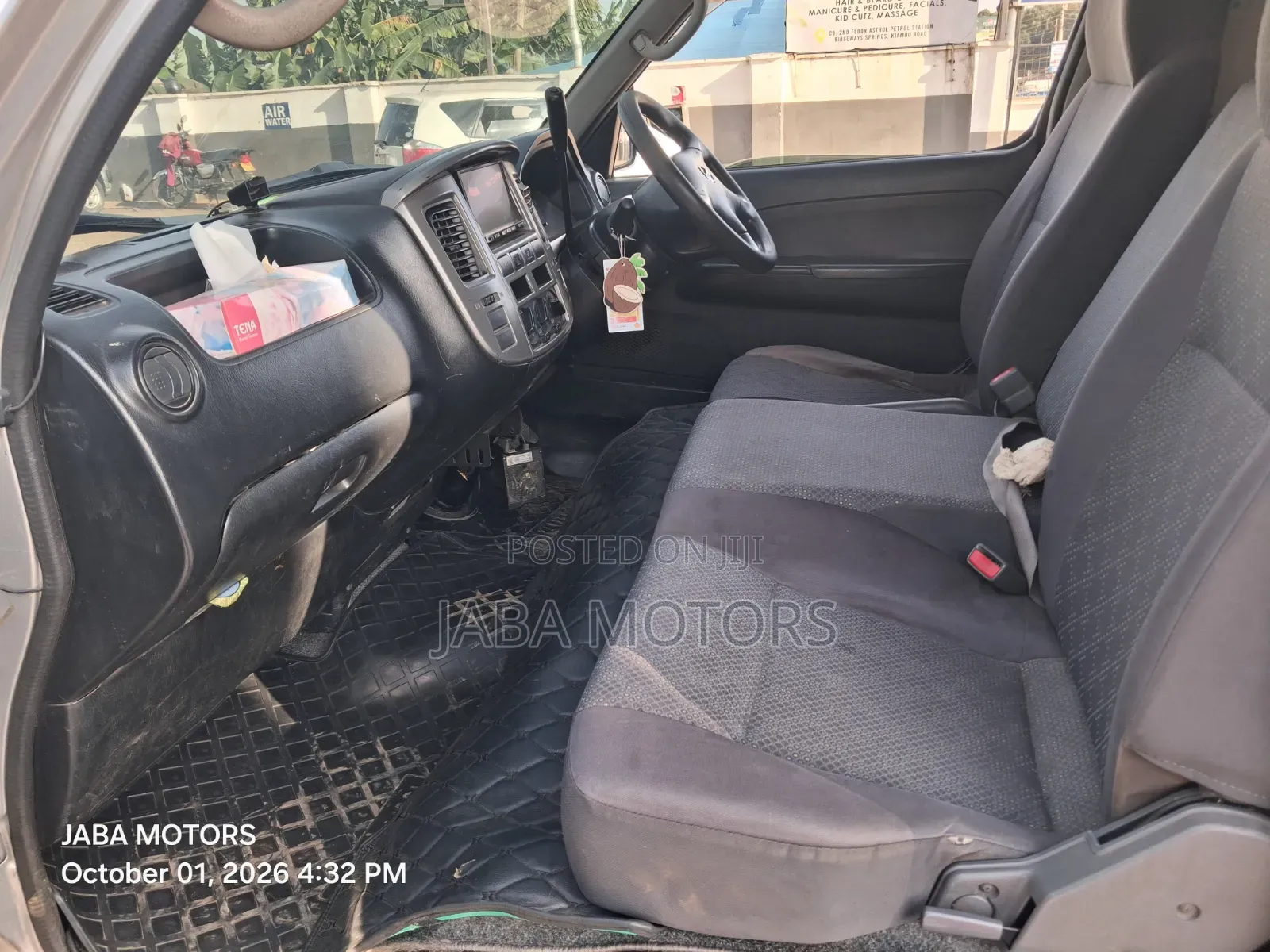 Nissan Caravan (Urvan) 2012 Silver