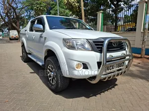 Toyota Hilux 2015 Off white